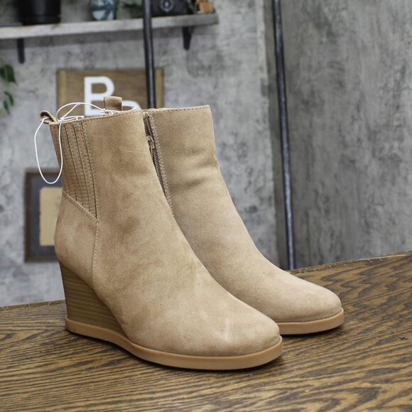 Universal Thread Womens Cypress Winter Boots 88375523 Taupe Brown 6.5M - Picture 1 of 7